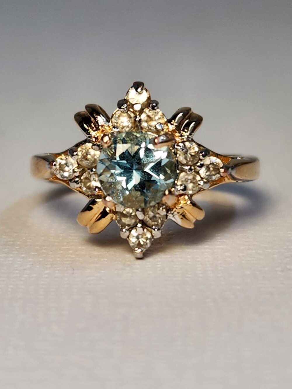 VTG 10k Yellow & White Gold Blue Topaz Diamond Accent Cluster Ring Sz 7 3.49g
